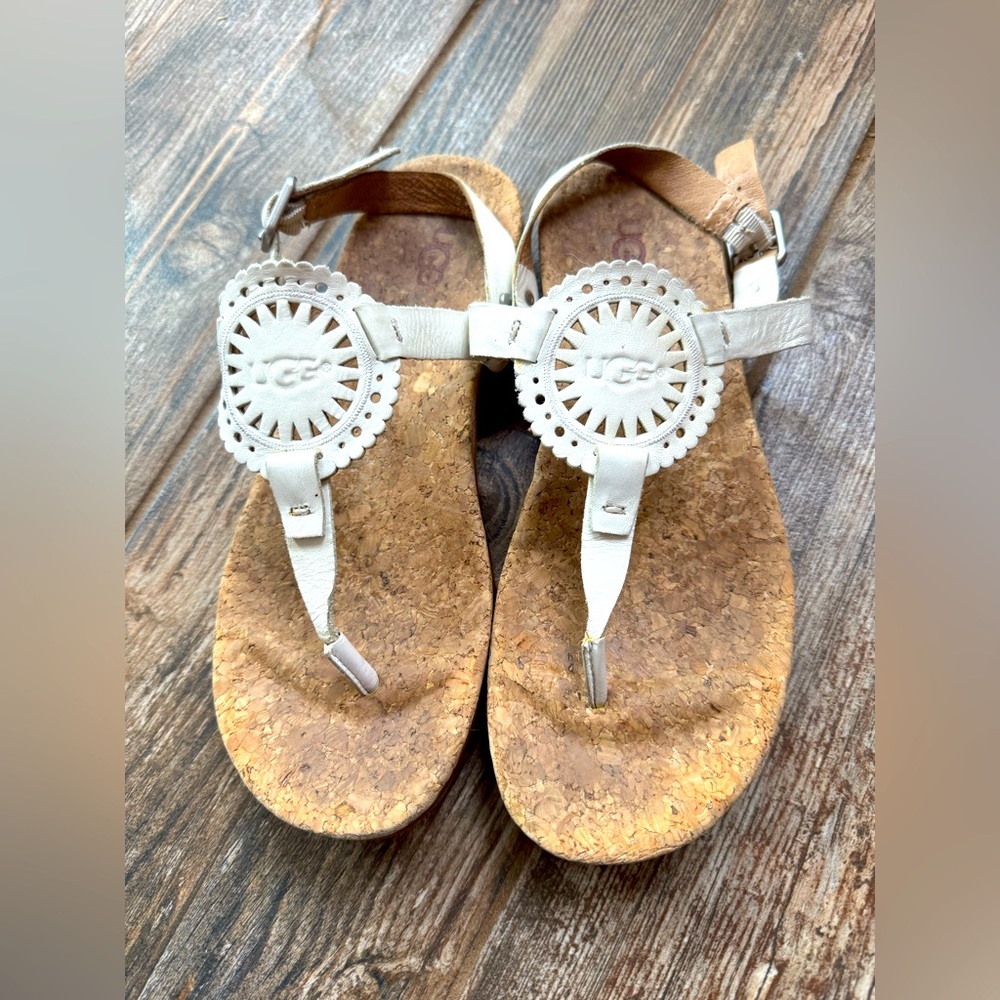 Ugg White Ayden Thong Sandals Size 7 Beach Summer Comfort Everyday Wear